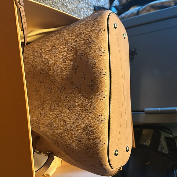 Louis Vuitton Girolata handbag Mahina leather - Picture 10 of 13